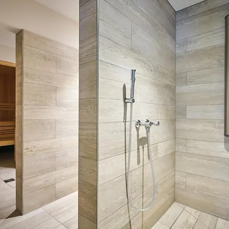 Supergemuetlich - Mitten In Der - Netflix - Mountainbike شقة